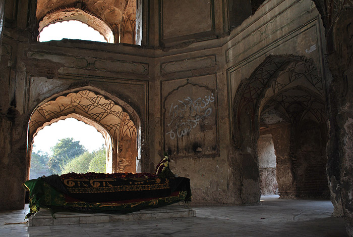 Nadira Begum Tomb