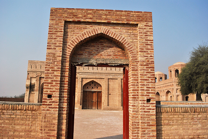Jandiala Baoli and Mosque, Sheikhupura, Pakistan